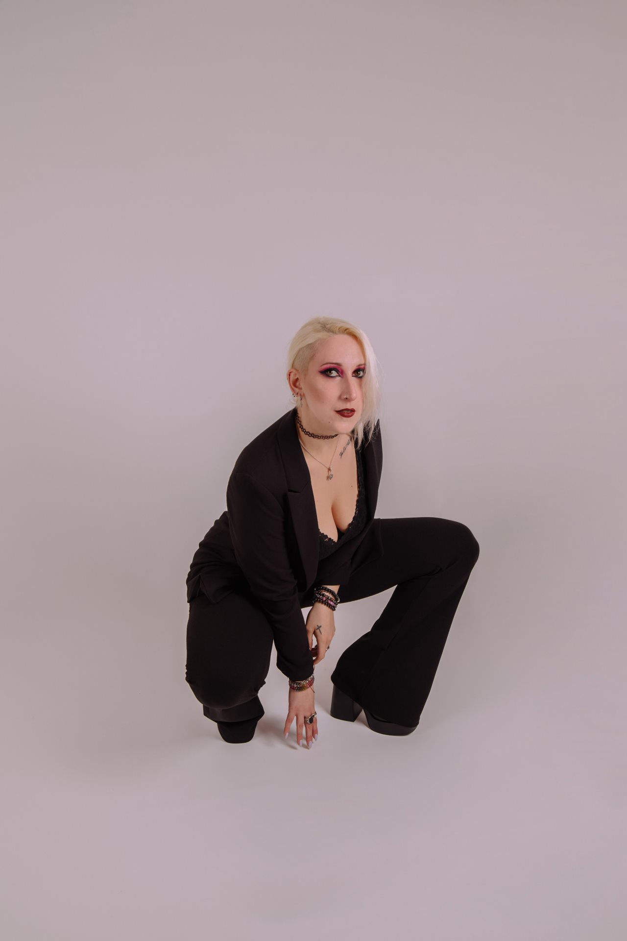 servizio in studio glamour moda dark tatuaggi sfondo bianco Firenze Sesto Fiorentino