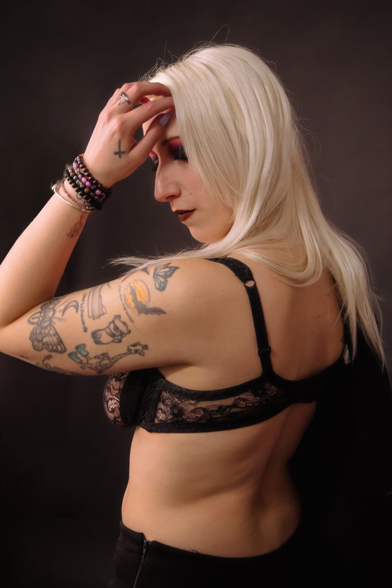 servizio in studio glamour moda dark tatuaggi pizzo nero Firenze Sesto Fiorentino